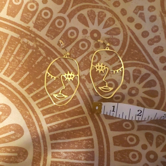 Gold tone earrings fashion jewlery. NWOT - Picture 4 of 4